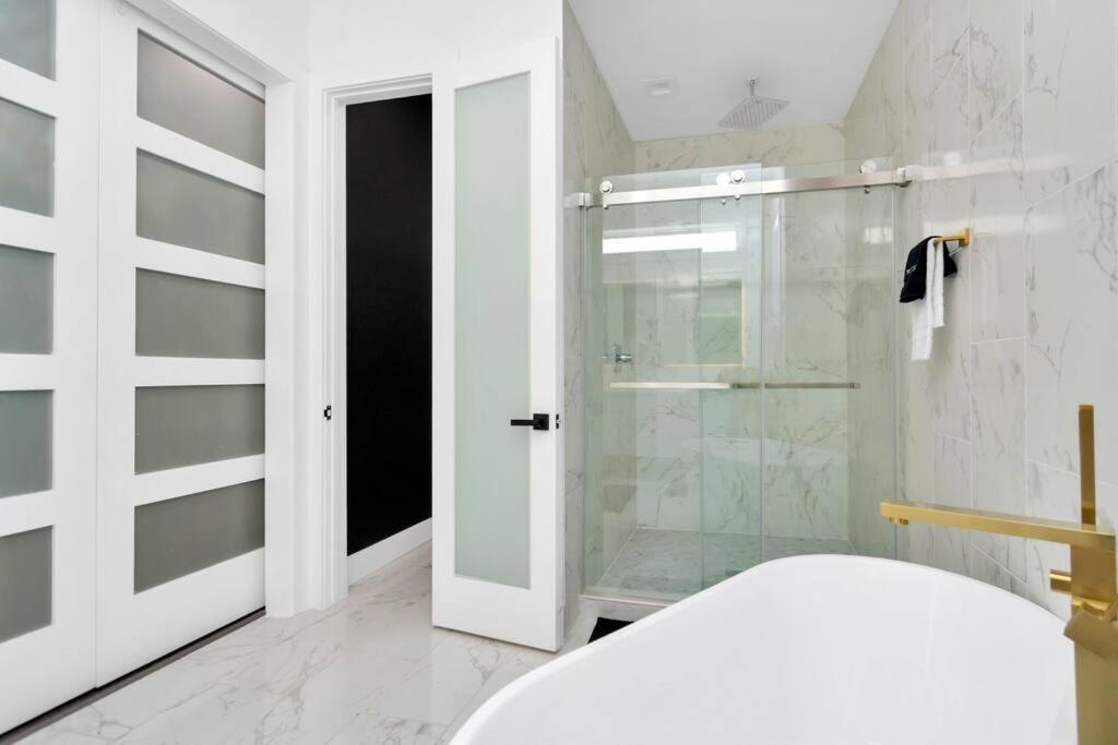 The Suite Spot! Downtown Skyline Views! Sleeps 12 Хьюстон Экстерьер фото