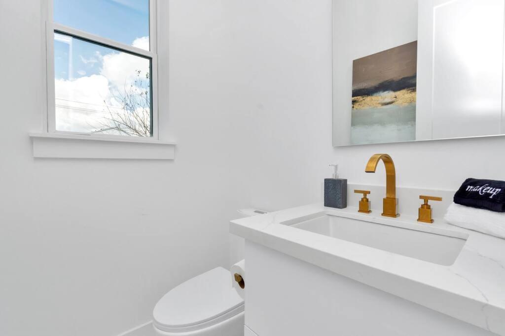 The Suite Spot! Downtown Skyline Views! Sleeps 12 Хьюстон Экстерьер фото