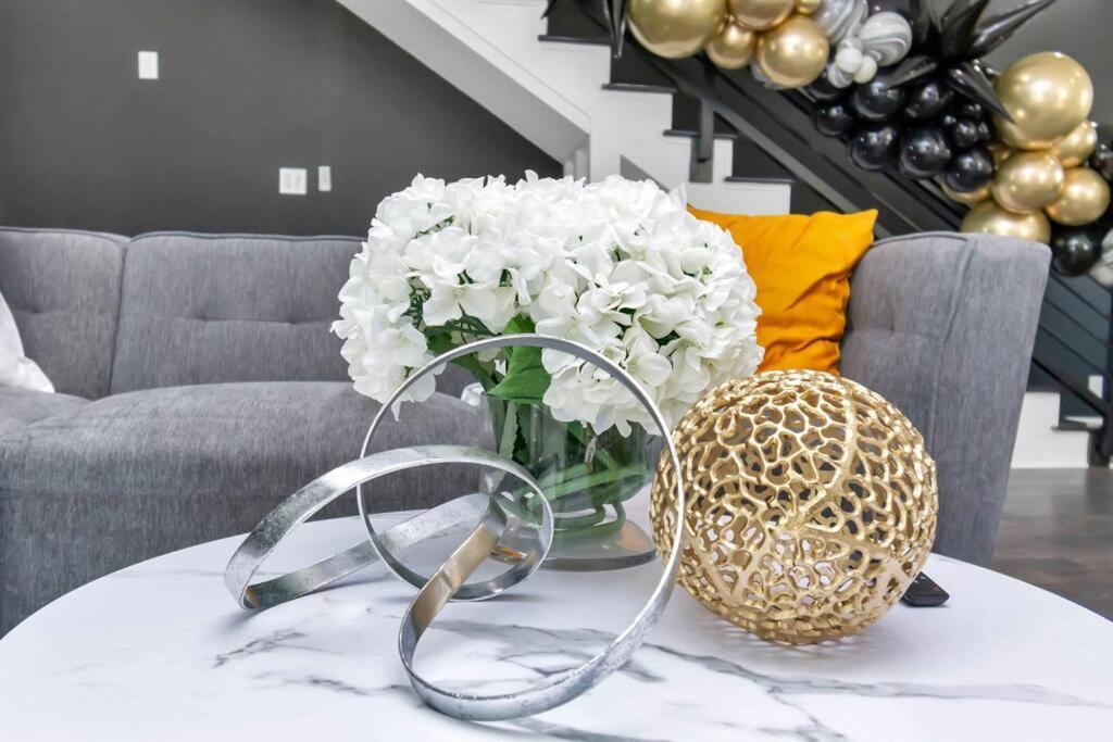 The Suite Spot! Downtown Skyline Views! Sleeps 12 Хьюстон Экстерьер фото