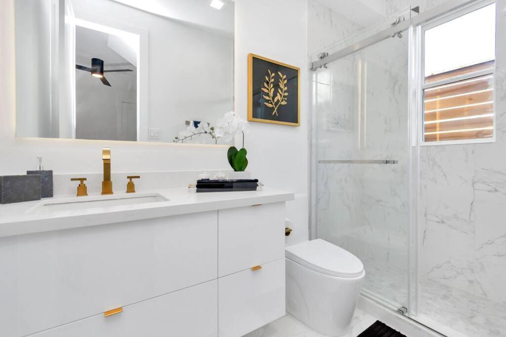 The Suite Spot! Downtown Skyline Views! Sleeps 12 Хьюстон Экстерьер фото